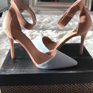 Charles David- Two toned beautiful stilettos